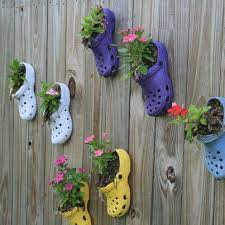 Pet şişeyle basit ve güzel bir geri dönüşüm projesi hazırladım: Geri Donusum Saksilar Kendin Yap Diy Harika Saksi Yapimi Fikirleri Saksi Bahce Bahce Tasarim Fikirleri