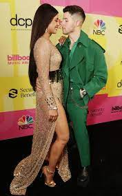 May 23, 2021 · nick jonas was on hosting duty for last night's billboard music awards, and his wife, priyanka chopra, joined him for the big night. Nick Jonas And Priyanka Chopra Stun On The Red Carpet At The Bbmas E Online Deutschland