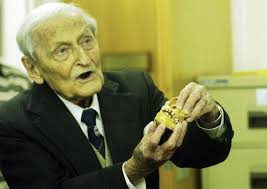 Professor Phillip Tobias dies