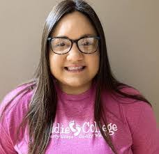 Emma Keys's Instagram, Twitter & Facebook