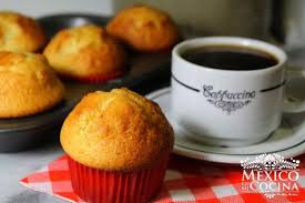Como Hacer Mantecadas Mexicanas Una Receta Rapida Y Facil Receta Mantecadas Mantecadas Receta Recetas De Panaderia