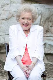 Welchen basteltipp gab es noch nie bei zuhause im glück? Ich Kann So Lange Aufbleiben Wie Ich Will Ohne Um Erlaubnis Zu Bitten Betty White Feiert Ihren 99 Geburtstag Aktuelle Boulevard Nachrichten Und Fotogalerien Zu Stars Sternchen