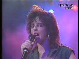 Martha issová jako nena quot 99 luftballons quot tvoje tvář má známý hlas. Germany S Biggest U S Pop Hit Floats On In 2021 Pop Hits Youtube Balloons