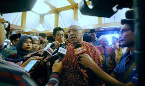Tindakan seorang peniaga menyorok 1,350 karton rokok tidak bercukai bernilai rm200,000 di dalam van miliknya membawa padah apabila. Kaitkan Kereta Rasmi Mb Kelantan Dengan Peruntukan Khas Adalah Fitnah