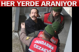 İstanbul polisinin yeniden etkin olmaya çalışan karagümrük çetesi'ne yönelik operasyonunda gözaltına alınan 13 kişi adliyeye sevkedildi. Suc Orgutunun Elebasi Nuri Ergin In Oglu Anil Ergin Saglik Raporu Icin Goturuldugu Hastaneden Kacti Gundem Haberleri