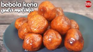 Saya melihat ada juga orang yang memasukkan sedikit tepung ubi ke dalam adunan. Resepi Kuih Keria Gula Melaka Asli Melaka 100 Malay Kitchen