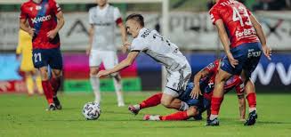 Przed legią warszawa, która zajmuje obecnie drugie miejsce w ligowej tabeli, bardzo istotne spotkanie. Legia Rakow Omonoianews Com