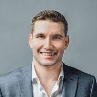 Toni Stapleton's Instagram, Twitter & Facebook