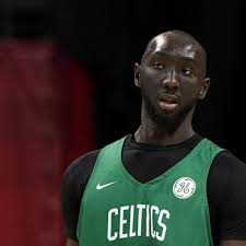 Pencil in july 8th at 430 at thomas and mack for your first tacko vegas summer league fix. Nba Tacko Fall Von Boston Celtics Erleidet Kopfverletzung Durch Niedrige Decke