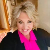 Kristin Hadley's Instagram, Twitter & Facebook