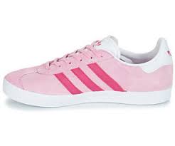 Hay momentos que quedan siempre guardados en la memoria, como en el caso del nacimiento de una zapatilla icónica. Adidas Gazelle Kids Ab 26 60 Juli 2021 Preise Preisvergleich Bei Idealo De