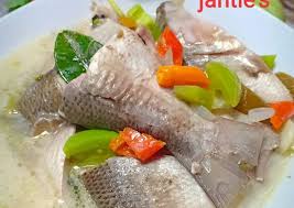 Tunggu sampai kuahnya sedikit menyusut dan meresap, lalu segara matikan kompor jika sudah matang. Resep Mudah Pindang Bandeng Kuah Santan