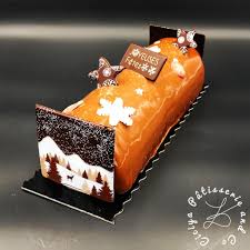 Bonjour Noel Vient De Passer Et J Espere Que Vous Avez Tous Ete Gates Mais Que Vous Avez Surtout Pas Dacquoise Noisette Buche 3 Chocolats Croustillant Praline