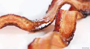 Innanzitutto il bacon è un salume che può essere prodotto con diversi tagli di carne, non solo con la pancia: Cos E Il Bacon E Tutte Le Informazioni Sul Cibo Piu Amato Dagli Americani