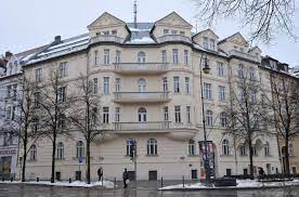 Ob als eigener wohnsitz oder als rentables anlageobjekt: Ehemaliges Hitler Domizil In Munchen Ist Heute Polizeistation