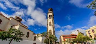 La provincia de santa cruz de tenerife, también llamada provincia de santa cruz o provincia de tenerife, es una provincia española de la comunidad autónoma de canarias, formada por las islas de la palma, la gomera, el hierro y tenerife, así como por una serie de roques adyacentes (como los de salmor, fasnia, bonanza, garachico y anaga). Altstadt Von Santa Cruz De Tenerife Hallo Kanarische Inseln