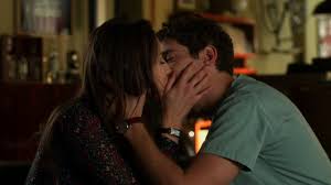 Marlene king et diffusée entre le 8 juin 2010 et le 27 juin 2017 sur abc family/freeform et en simultané au canada sur muchmore/m3 pour les six premières saisons puis sur bravo!. Spencer Und Wren Pretty Little Liars Wiki Fandom