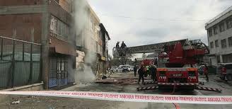 Jun 18, 2021 · ankara'da kelebeklerin görsel şöleni tbmm bahçesinde rengarenk çiçekler arasında uçuşan kelebekler güzellikleriyle dikkat çekti. Ankara Da Yangin Faciasi 5 Olu A Haber En Son Haberler