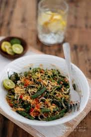 Selengkapnya, coba resep urap sayur dari buku pusaka kuliner nyonya rumah 1200 resep masakan dan kue legendaris karya julie sutarjana terbitan pt gramedia pustaka utama. 98 Resep Urap Sayur Ideas Indonesian Food Food Recipes