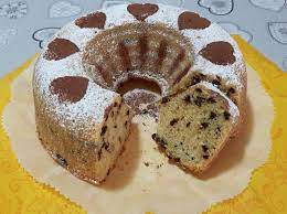 Una volta fluido e senza grumi, unite il cioccolato precedentemente tagliato al coltello. Ricetta Ciambella Con Gocce Di Cioccolato Della Blogger Chiarapassion Dolcidee