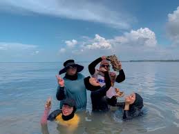 Belum disuruh sudah pergi belum ikon gigi malaysia facebook. Saya Pejam Mata Duduk Tepi Bertenang Pergi Hiking Nak Layan Sunset Gadis Terkejut Tengok Balik Video Selepas Pulang Rupa Rupanya Ramai Ada Pengalaman Sama Viral Mstar