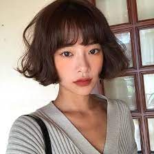 Reconfinement Toutes Ces Coupes De Cheveux Ultra Tendance Qui Ne Necessitent Aucun Entretien Coupe De Cheveux Coupe De Cheveux Retro Carre Court Cheveux Epais