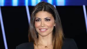 Nel contempo, flora esordisce anche come attrice, recitando nella pellicola vieni avanti cretino insieme a lino banfi. Flora Canto Uomini E Donne Enrico Brignano E La Seconda Gravidanza Dilei