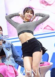 Twice Likey Momo Watch Out Her Abs Everyone South Korean Girls Korean Girl Groups Hirai Momo