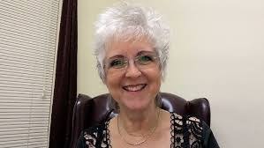 Amanda Devine's Instagram, Twitter & Facebook