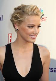 Perfect Casual Updo Hairstyle From Amber Heard Hairstyles Weekly Amber Heard Hair Casual Hair Updos Elegant Hairstyles
