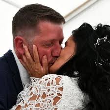 Hochzeitsglück im dritten Anlauf: Turbulente Zeit für Paar aus Greiz