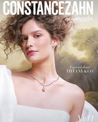 O vestido de noiva da Patricia leva assinatura da  @nathaliasucolotticouture, estilista mato-grossense que preza por um  atendimento super personalizado. “Esse vestido foi marcante, me permitiu  ousar. Gosto desse sentimento, é o que