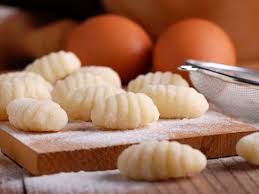 Gnocchis Faits Maison Recette En 2020 Recette Gnocchi Recettes De Cuisine Alimentation