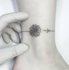 A tattoo artist in the us may ask for $100 to $150 per hour. Tattoo Ankle Daisy Chains 39 Super Ideas Ideen Fur Tattoos Fusskettchen Tattoo Fusstattoos