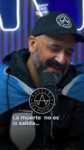 🎸 Jonatan Ayala: el guitarrista que rompe moldes 🎸 Jonatan Ayala,  guitarrista de Boanerges, nos sorprende con su confesión: ¡no es fanático  del metal! 🤘 Le encanta la música melódica de distintos