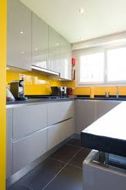 Light grey kitchen ideas uke tuner low globulin. 25 Bright Grey And Yellow Kitchen Decor Ideas Engineering Basic