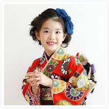 ７歳女の子に似合う七五三の可愛いメイクのやり方は 実例画像やメイクの注意点も 色とりどり 七五三 ヘアスタイル 七五三 女の子 7歳 七五三