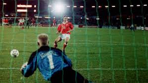 Denmark's peter schmeichel is arguably the best goalkeeper in the history of the premier league. 90s Football On Twitter Marco Van Basten Vs Peter Schmeichel 1992 Http T Co 8xchxucrsc