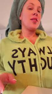 HOOOOOOONEEEEEEEEEY!!!!!! SAVING MY SKIN HAS FINALLY ARRIVED!!!  🤣🤣🤣🤣🤣🤣 THIS NEW PRODUCT IN ALASKA HAS BEEN GOING SUUUUPER HARD!!!!  HAD TO TRY IT ASAP!!! EVERYONE HAS BEEN TALKING ABOUT IT CONSTANTLY, ...