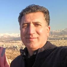 خدا کند انگورها برسند جهان مست شود تلوتلو بخورند خیابان‌ها به شانه‌ی هم  بزنند رئیس‌جمهورها و گداها مرزها مست شوند و محمّد علی بعد از ۱۷ سال مادرش  را ببیند و آمنه