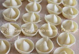 Gli ingredienti della pasta fresca fatta in casa sono le uova e la farina. Sombreri Di Pasta Fresca Fatti In Casa Facilmente