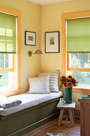 Rumah ini memiliki bentuk atap segitiga. 6 Tren Warna Cat Pastel Untuk Mencerahkan Rumah Orami