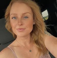 Laura Abercrombie's Instagram, Twitter & Facebook