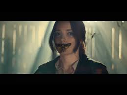 In wenigen minuten ohne wortmeldungen wurde im parlament (von parler = reden) der nachtragshaushalt und damit eine neuverschuldung von 156 milliarden euro abgesegnet. Clarice Frische Trailer Zum Schweigen Der Lammer Spin Off Serienstart Diese Woche Tv Wunschliste