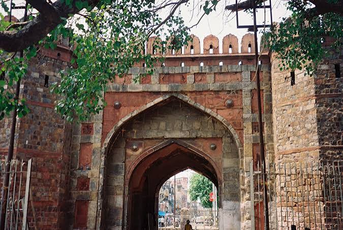 The Delhi Gate Is One Buzzing Hub - Here's Why! | So Delhi