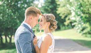 If you are getting married in the edmonton area you need to hire moments in digital photography! Wedding Photography In Edmonton Reviews For Photographers