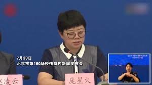 外媒最新消息，美國食品藥品監督管理局（ fda ）於當地時間週五批准了該國首款新冠疫苗的緊急使用授權，在疫情奪走近 30 萬條美國人的性命、對. é¢å¯¹é¢ä¸¨å¥¹å› 108åœºç–«æƒ…å'å¸ƒä¼šæˆä¸º ç½'çº¢ æœ€å–œæ¬¢è¯´çš„ä¸€å¥è¯æ˜¯