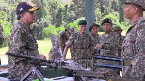 Berita tentera darat the armed forces of neighbours malaysia and singapore made it a heavy news day yesterday (1 march 2019) with the federation officially launching its largest land warfare exercise, codenamed satria perkasa (mighty knight), while the island republic passed a record $15.5 billion (us$11.4 billion) defence budget. Panglima Tentera Darat Turun Padang Sambut Aidilfitri Di Perbatasan Air Times News Network