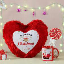 Christmas gifts for girlfriend would essentially be sharing of the romantic feelings and sentiments coupled with a bouquet of flowers. Personalized Christmas Gift Hamper Gift Send Christmas Gifts Online J11047598 Igp Com