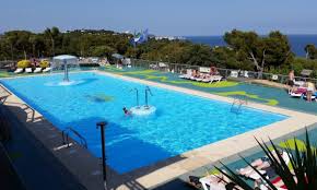 Situé en espagne, le long des splendides plages de la costa brava, le cala gogo est un camping de luxe destiné aux touristes souhaitant passer un séjour exceptionnel. Camping Cala Gogo Calonge Costa Brava Allcamps